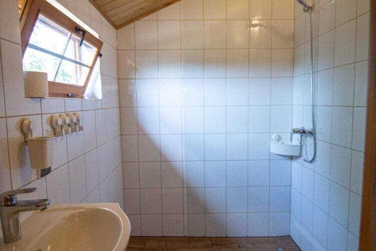 Comfortable Bungalow With A Covered Terrace, For 6 People, 미엥지즈드로예 외부 사진